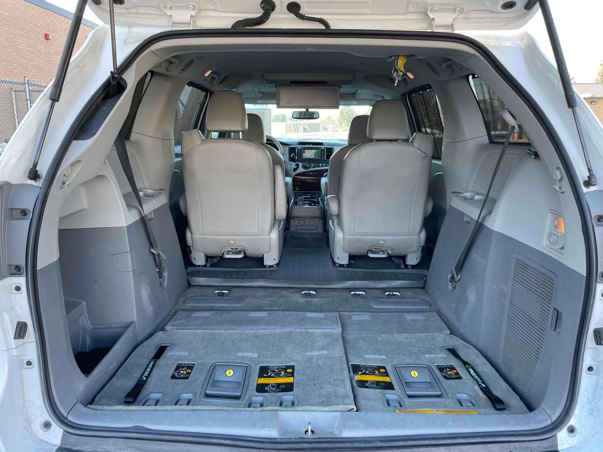 2011 Toyota Sienna XLE - Image 9 of 18