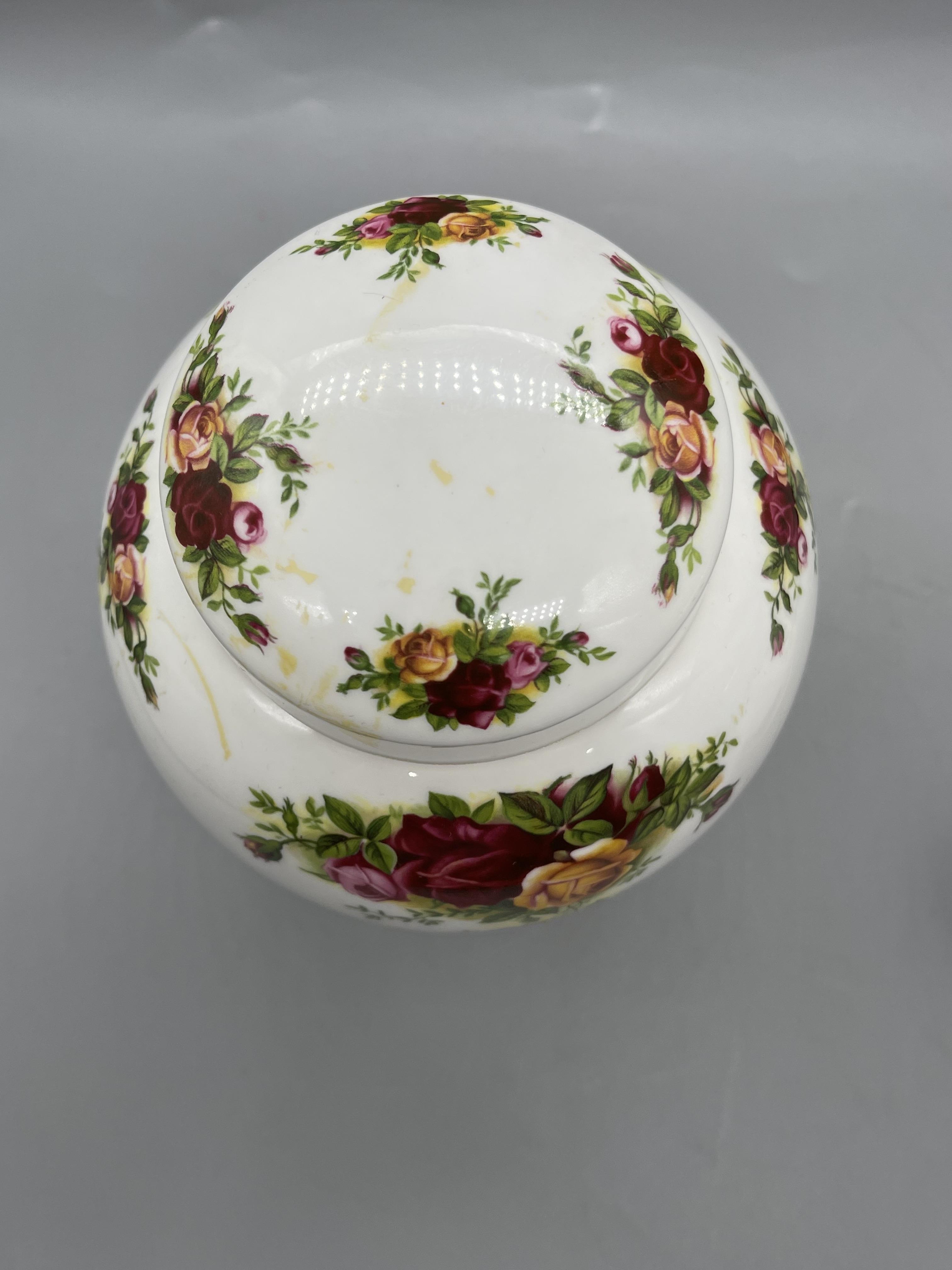 Royal Albert - Old Country Roses Ginger Jar, and R - Image 5 of 15