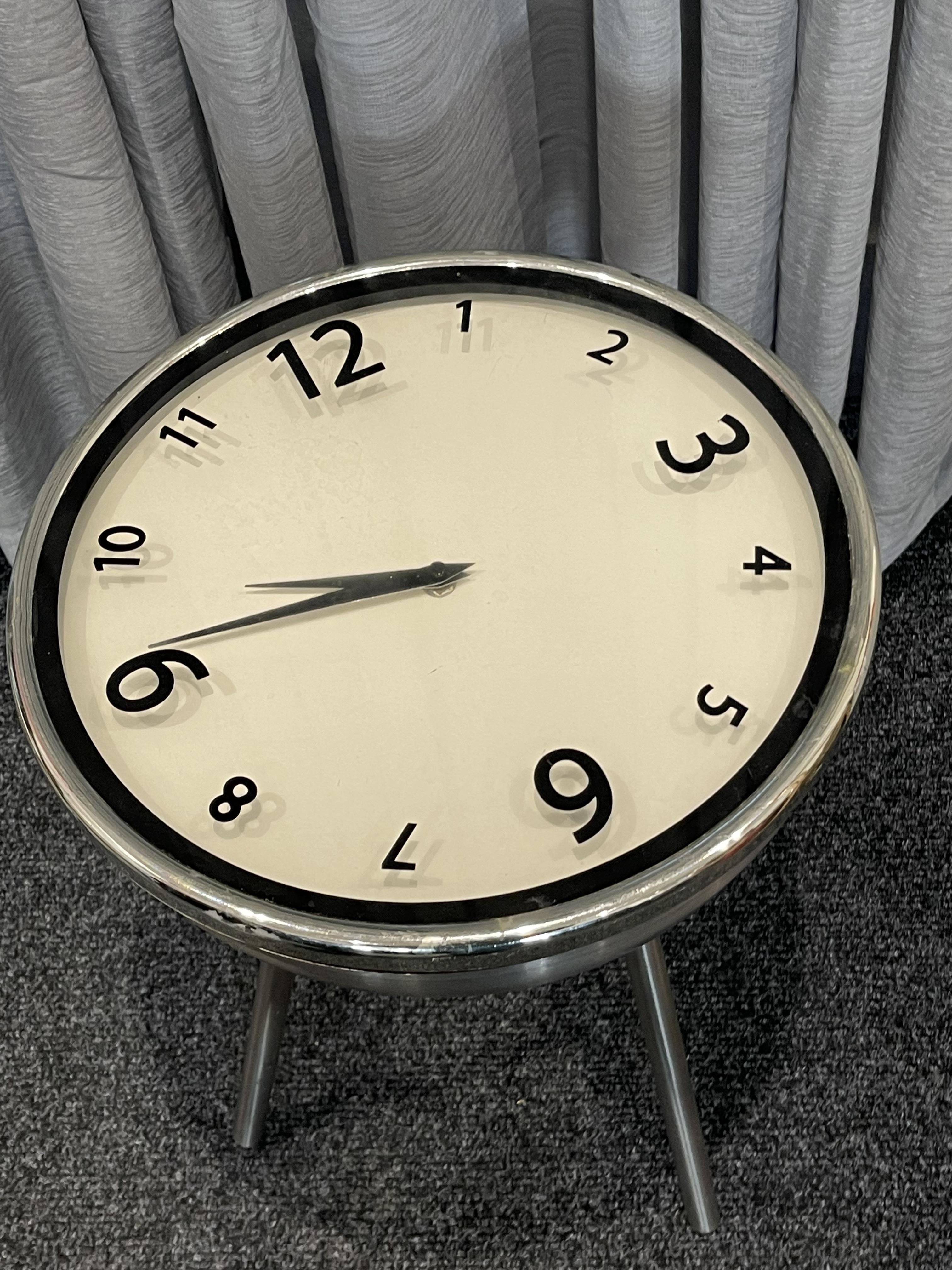 Retro Tri Leg Vintage Chrome Table Clock - Image 3 of 7