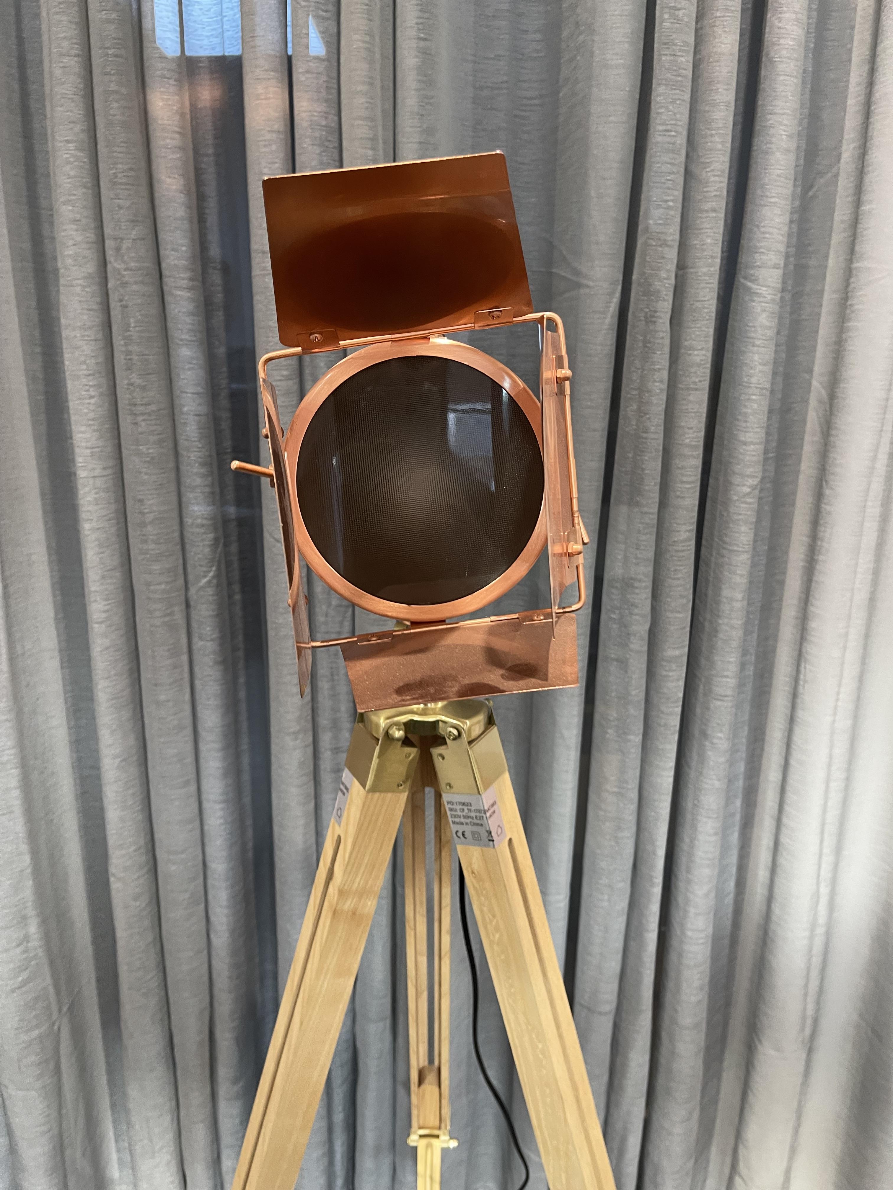 Reproduction Tripod Lamp in working order - Image 3 of 9