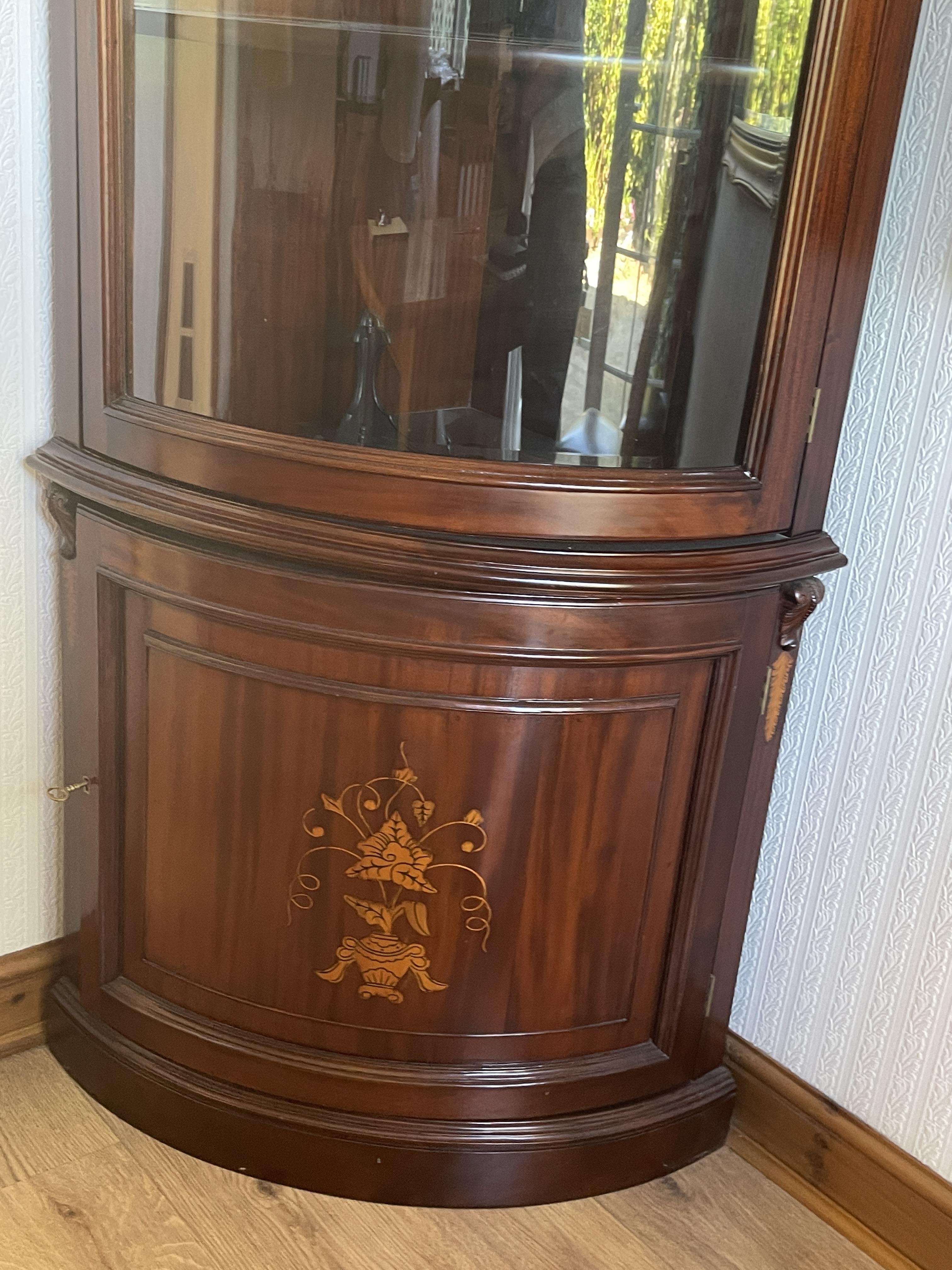 A mid to late 20th century mahogany bow fronted double corner cabinet. - Image 4 of 23