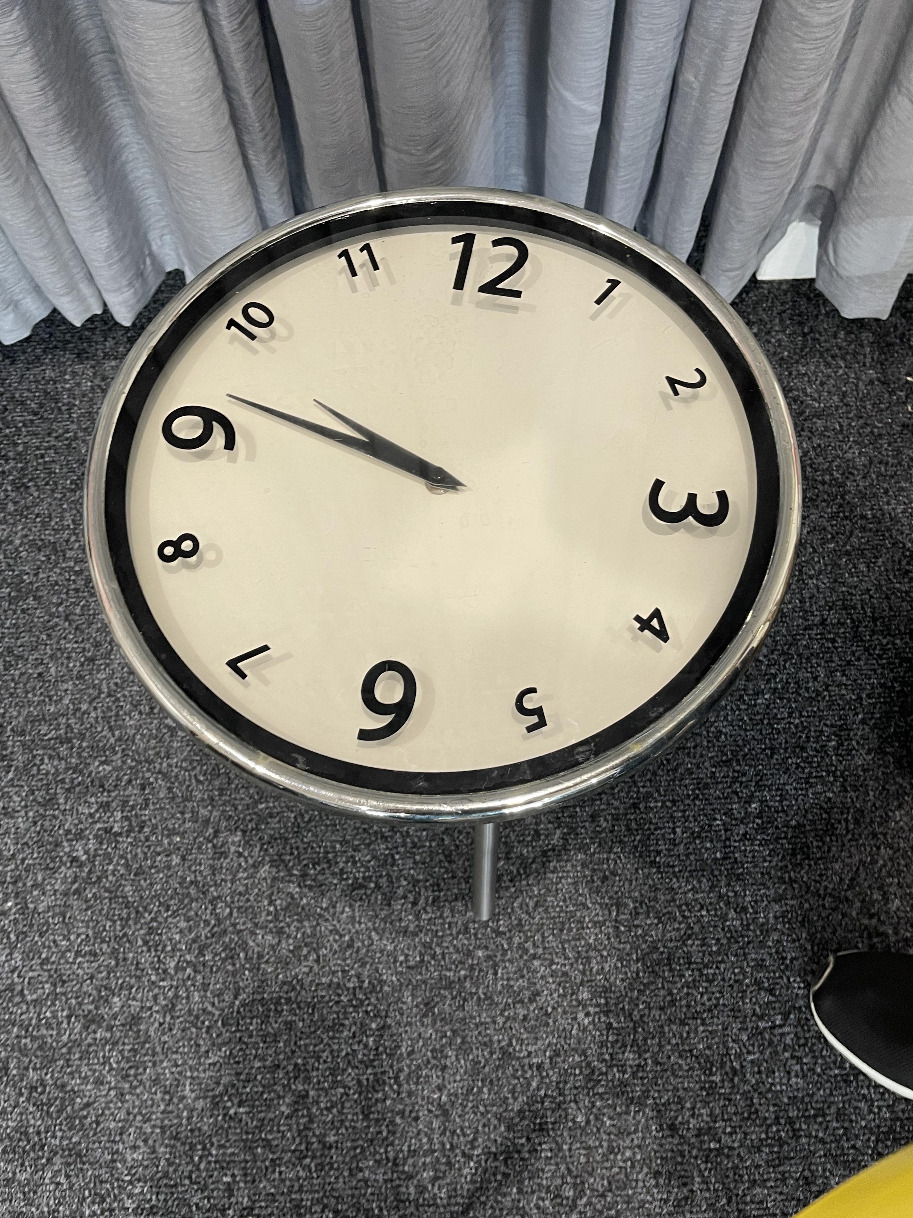 Retro Tri Leg Vintage Chrome Table Clock - Image 6 of 7