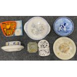 Assorted pottery to include Poole England Delphis,