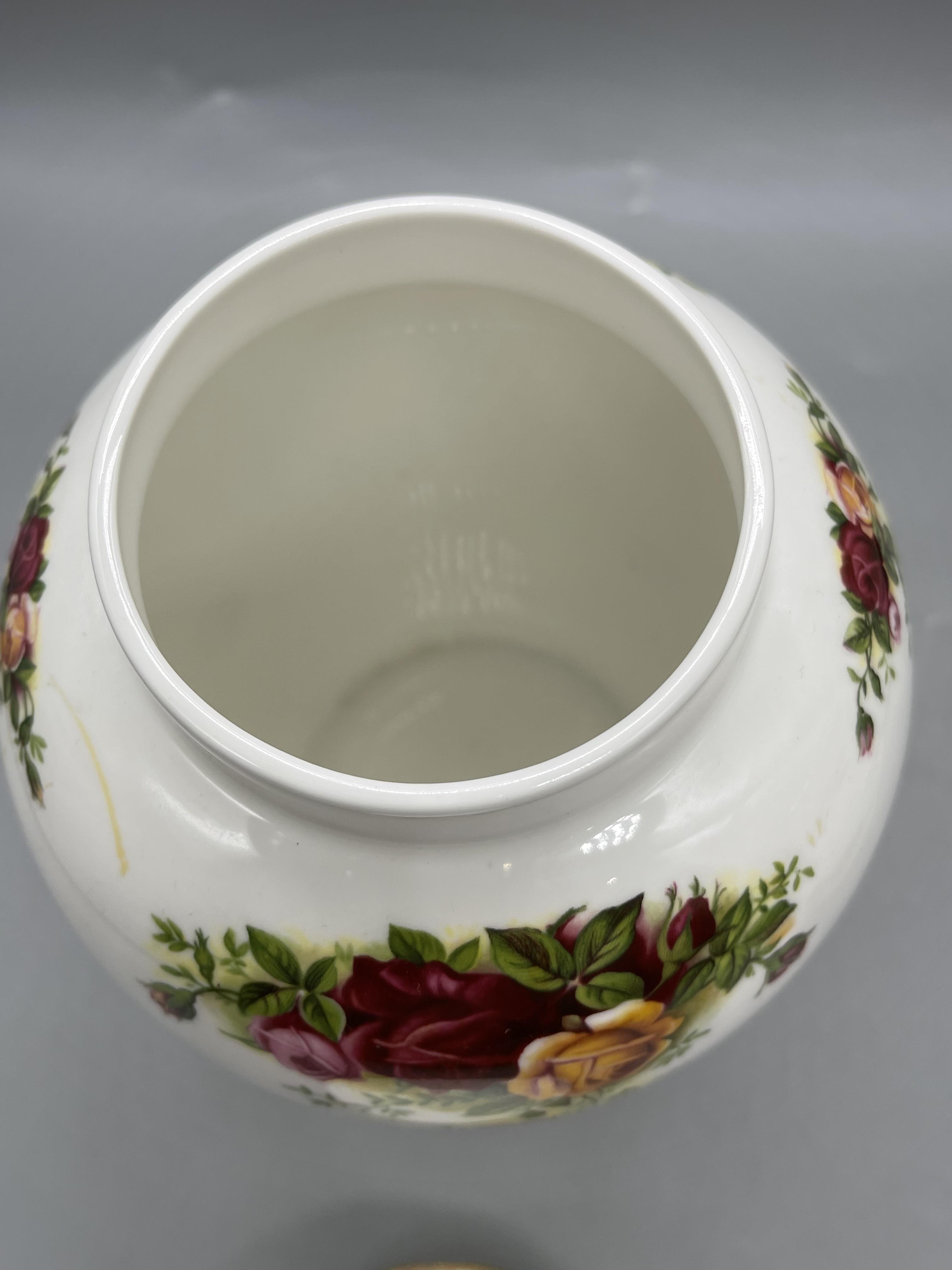 Royal Albert - Old Country Roses Ginger Jar, and R - Image 6 of 15