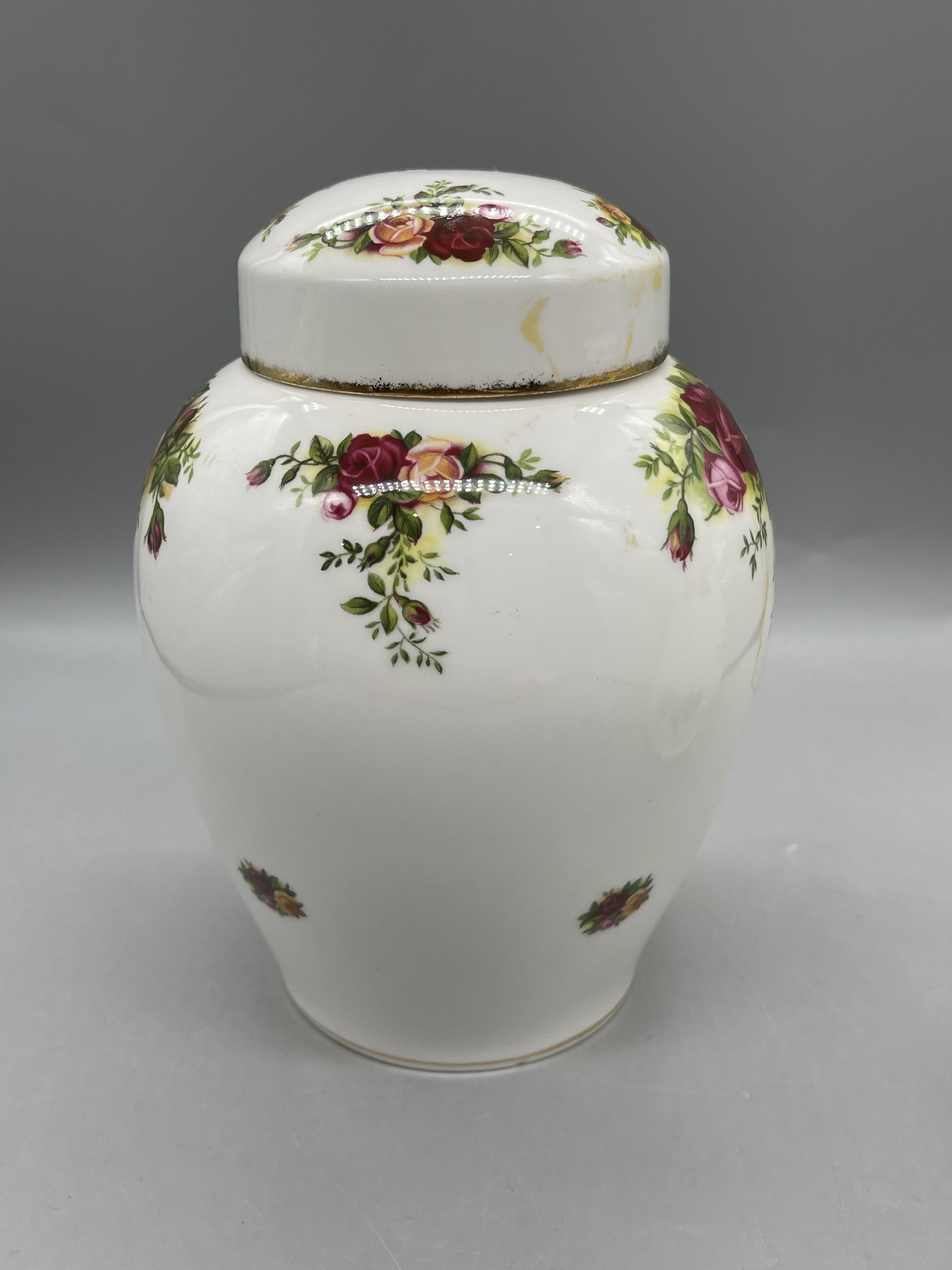 Royal Albert - Old Country Roses Ginger Jar, and R - Image 4 of 15