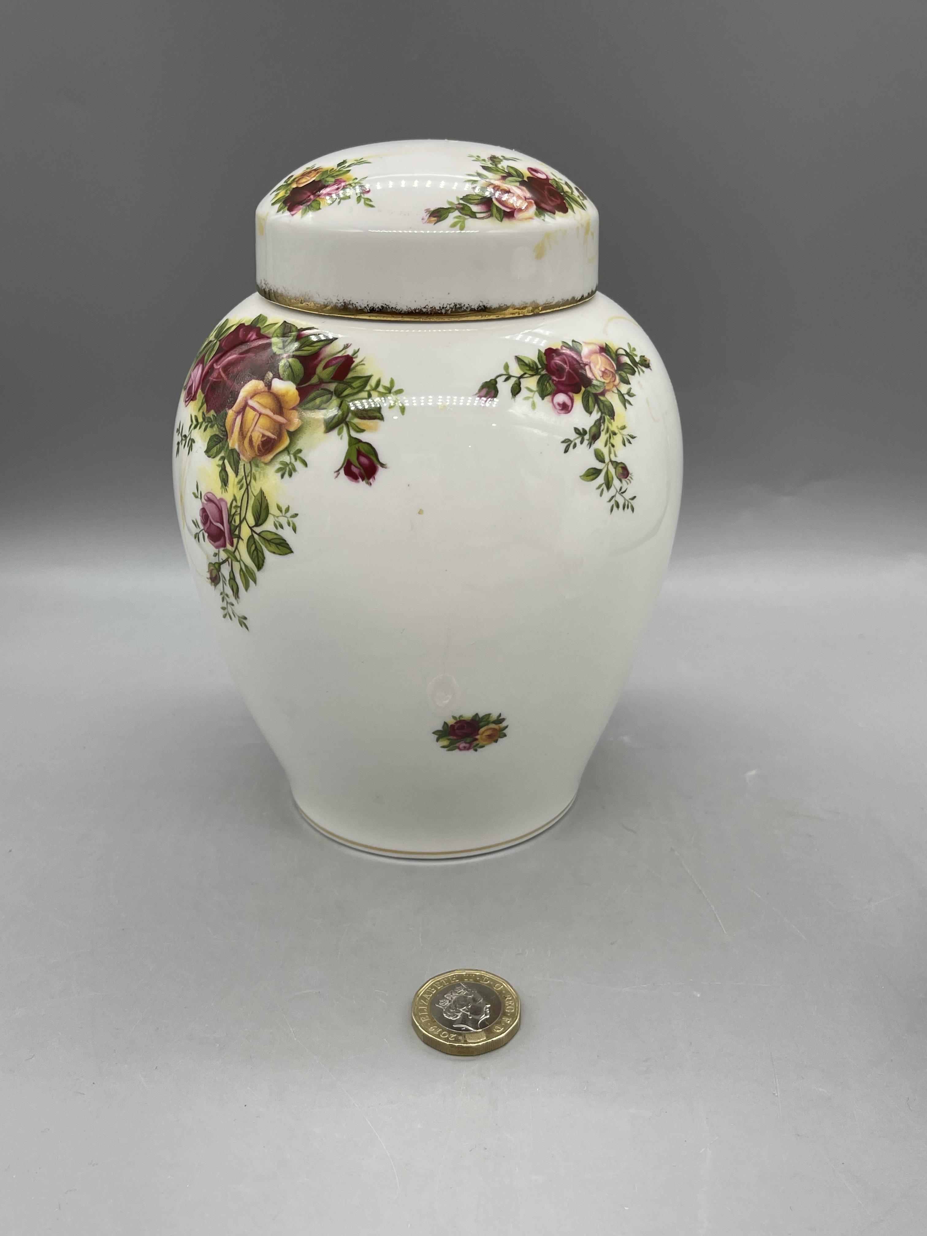 Royal Albert - Old Country Roses Ginger Jar, and R - Image 2 of 15