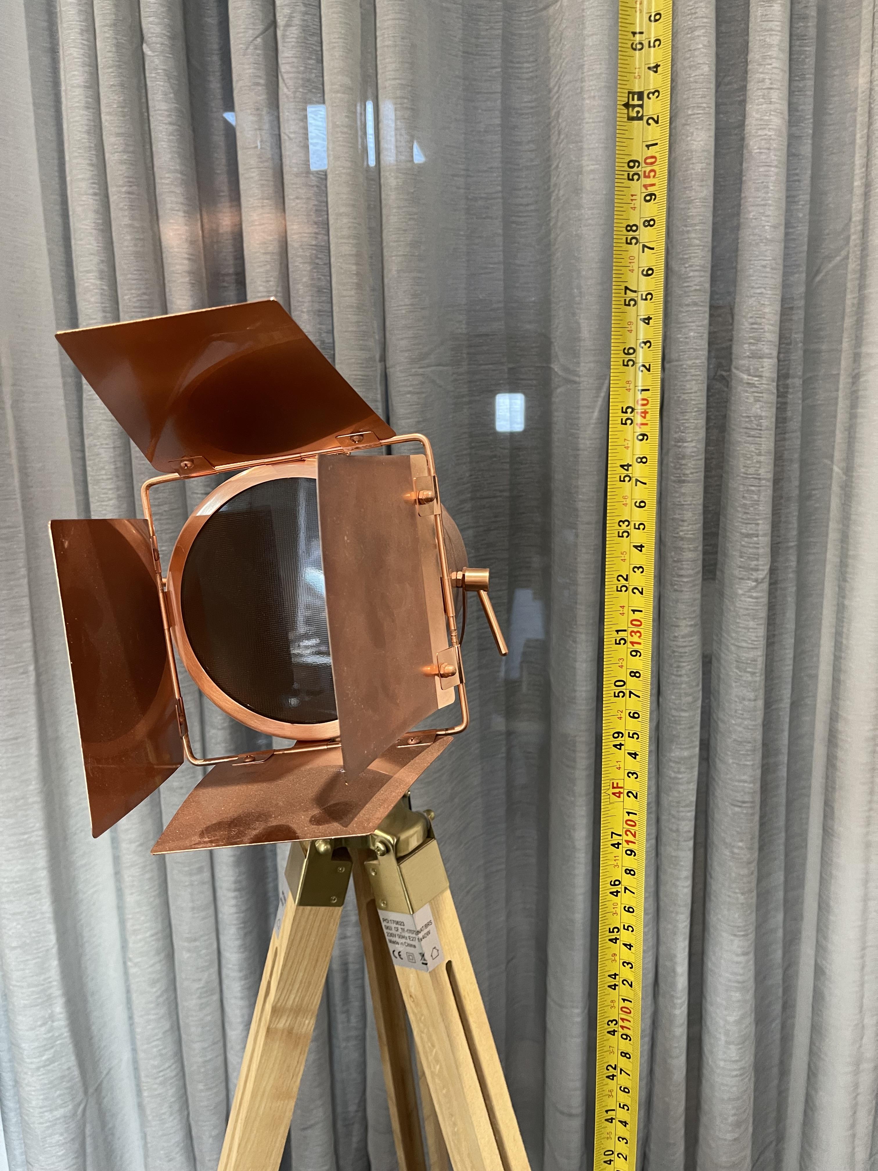 Reproduction Tripod Lamp in working order - Image 8 of 9