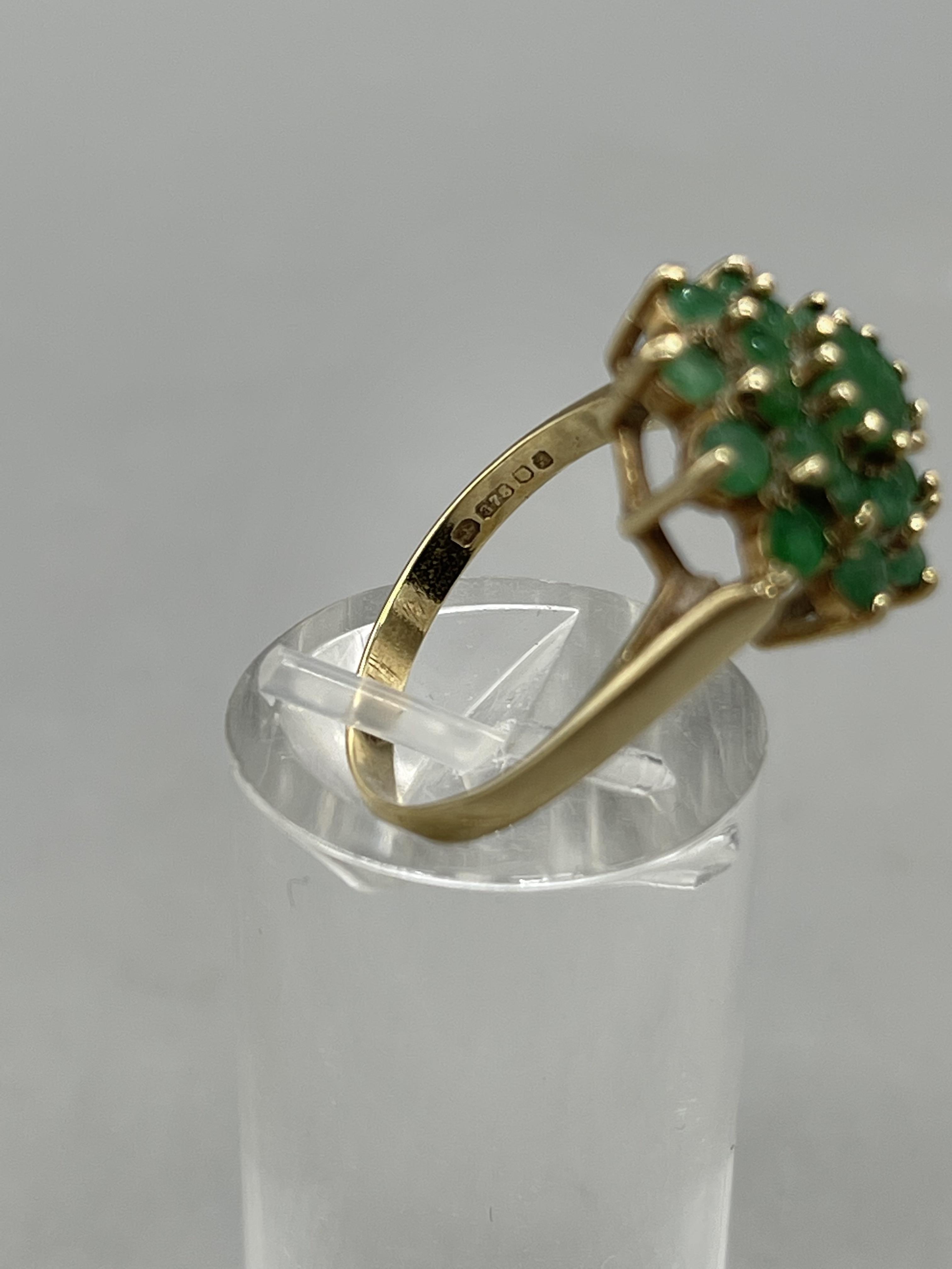 9ct Gold Green Gemstone Cluster Ring and Earrings - Image 8 of 10