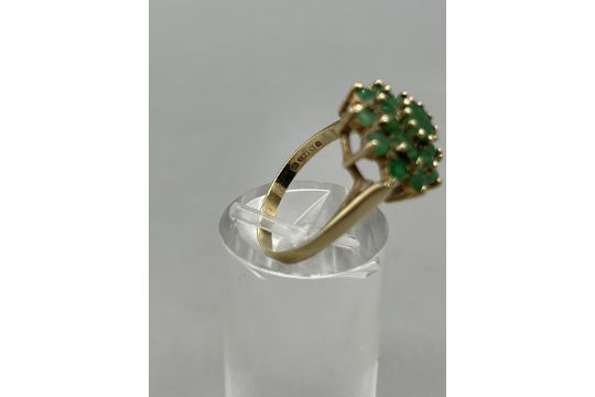 9ct Gold Green Gemstone Cluster Ring and Earrings - Image 8 of 10