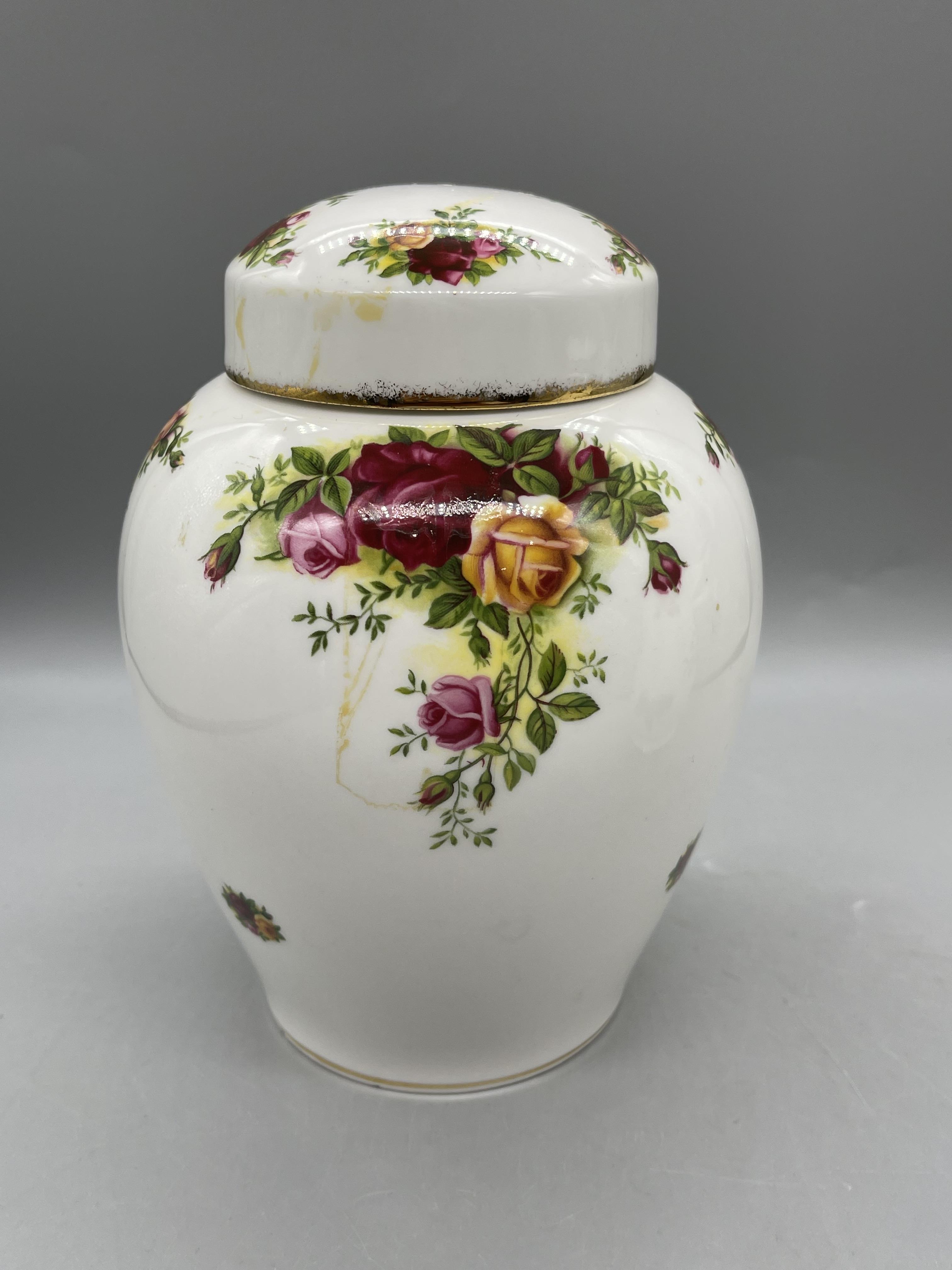 Royal Albert - Old Country Roses Ginger Jar, and R - Image 3 of 15