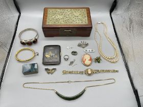 Jewellery box to include Cameo Brooche and Pearls