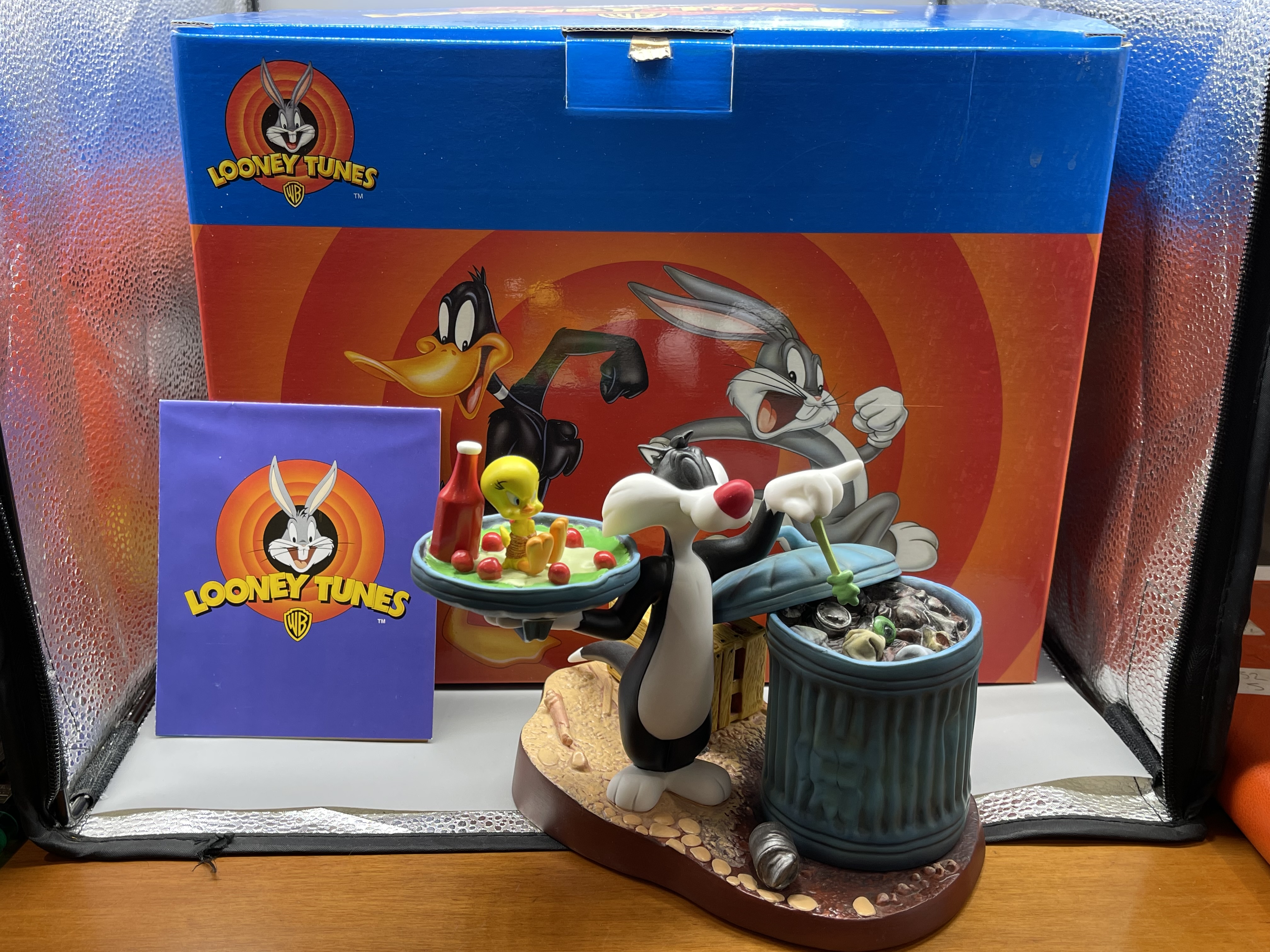 Boxed Wedgewood - Looney Tunes - Sylvester's Buffe