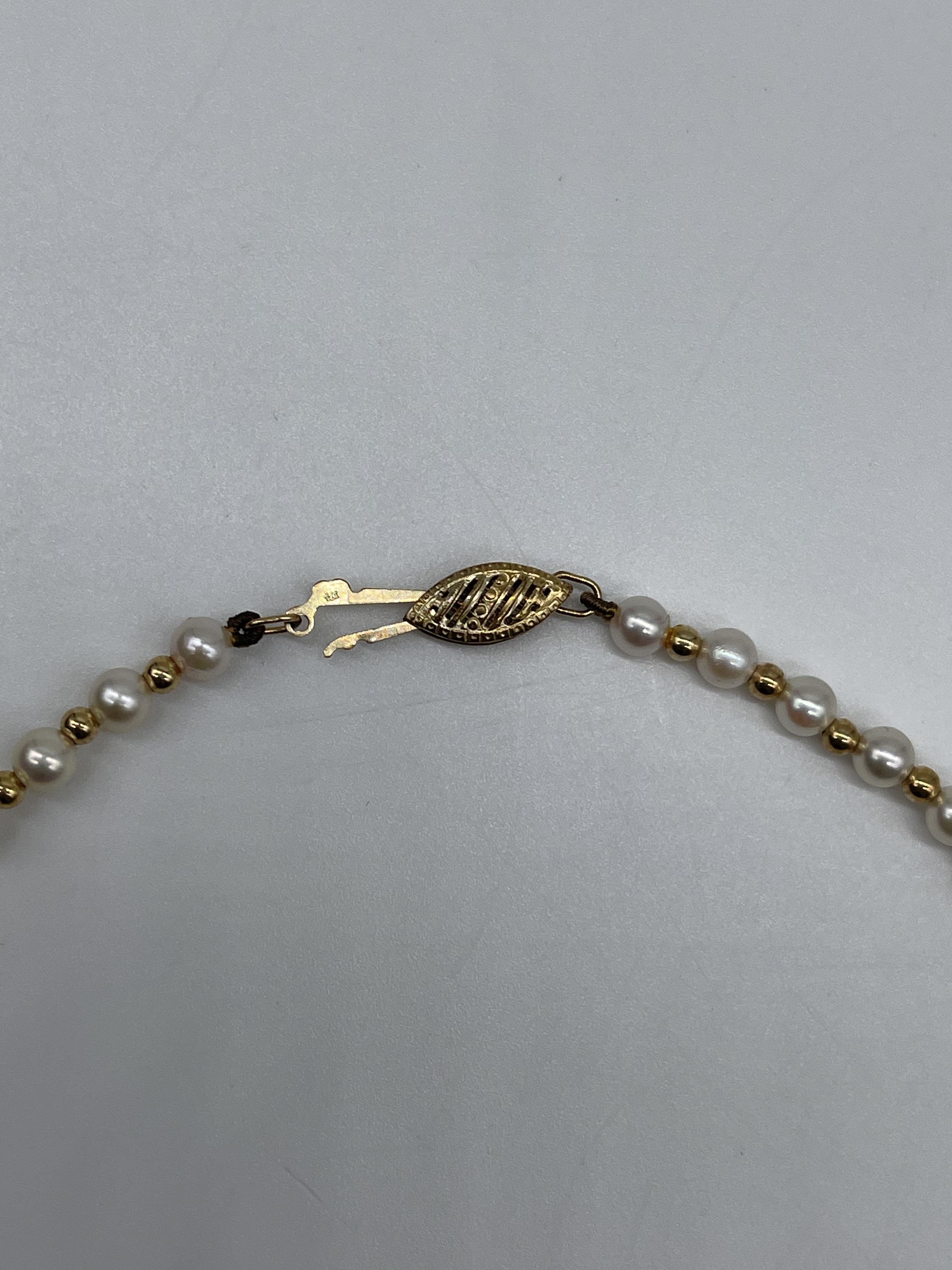 Cultured Pearl Necklace with 9ct Gold Clasp and 9c - Image 3 of 6