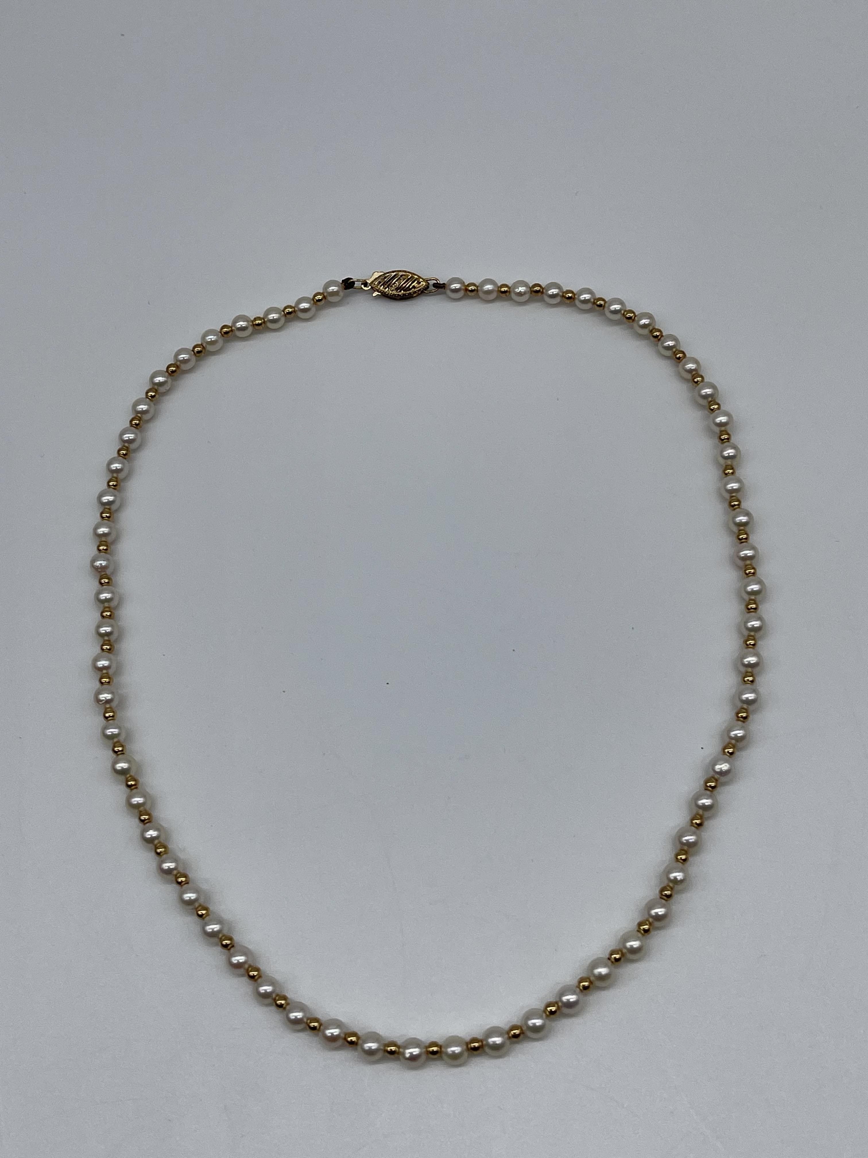 Cultured Pearl Necklace with 9ct Gold Clasp and 9c - Image 2 of 6