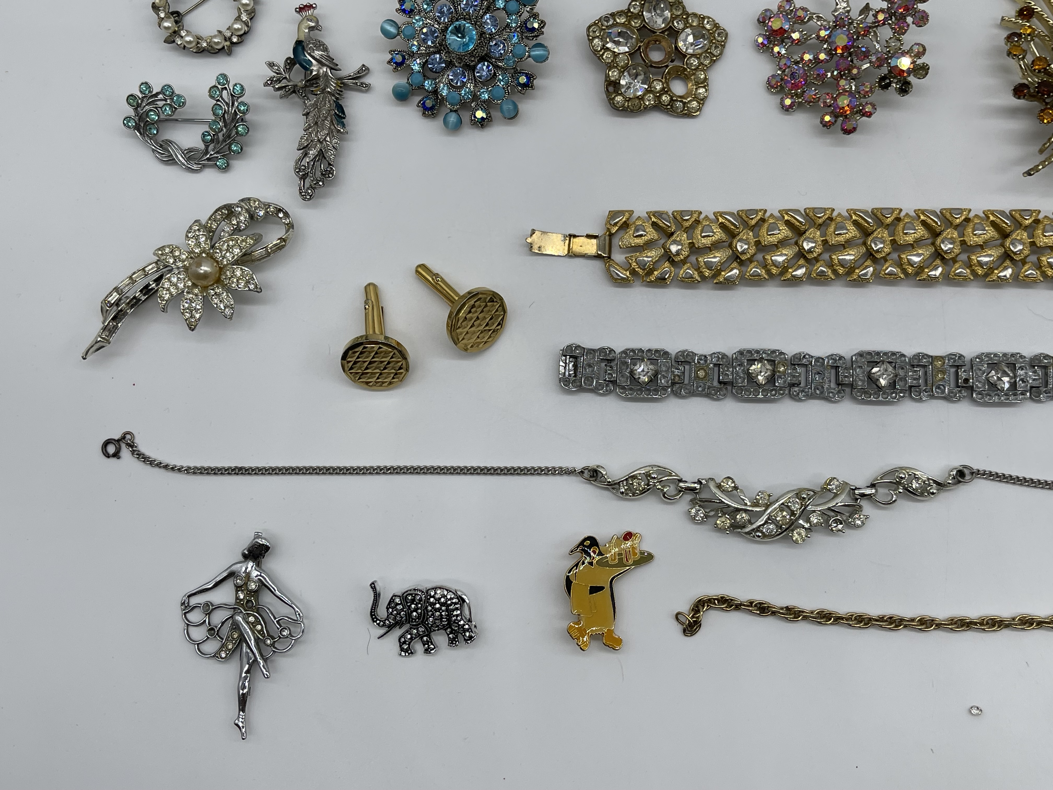 Quantity of Dress Jewellery to include necklaces, - Image 6 of 11