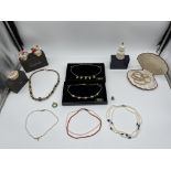 Assorted Lot to include 14ct Gold and Green Jade P