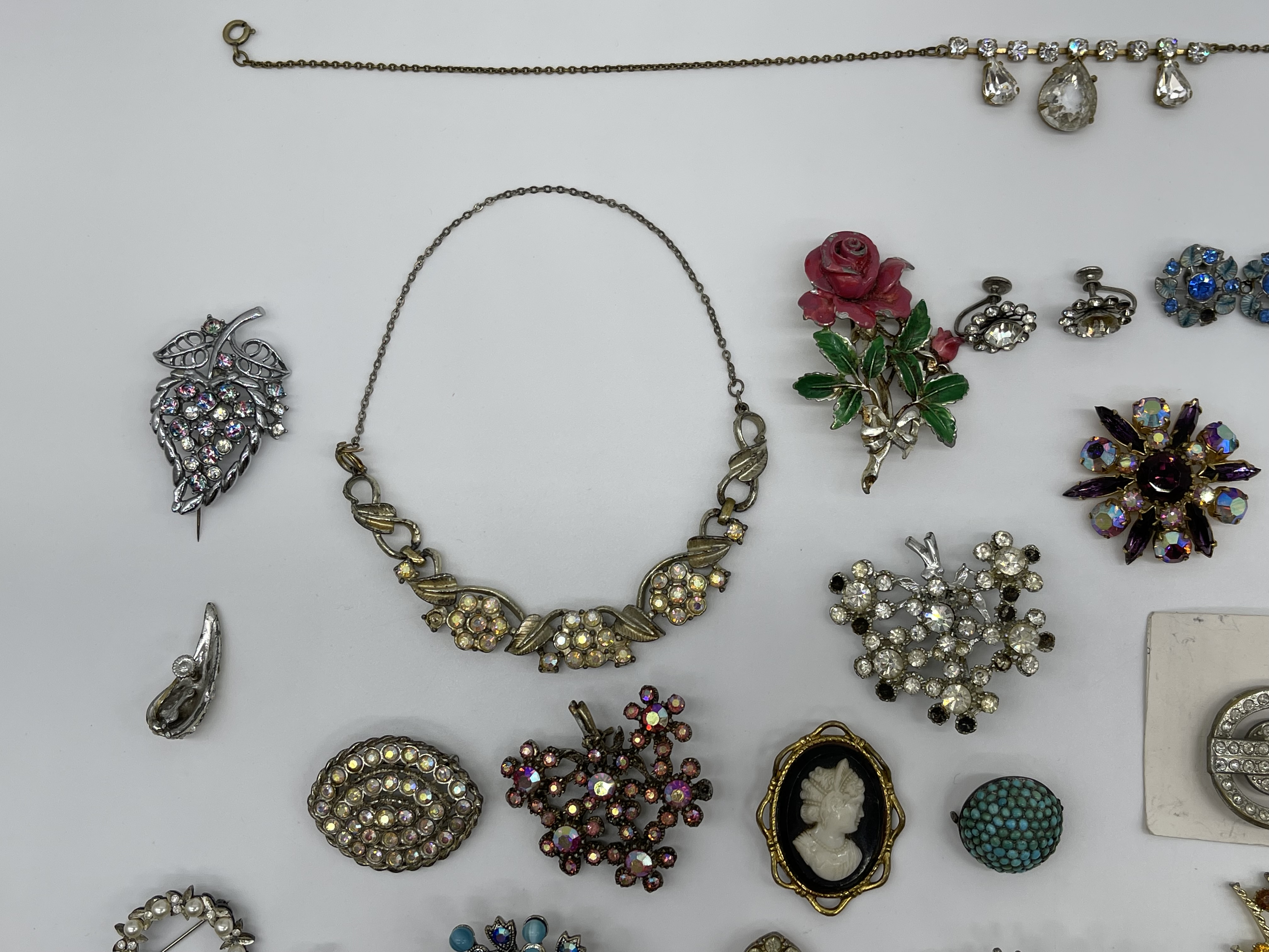 Quantity of Dress Jewellery to include necklaces, - Image 2 of 11