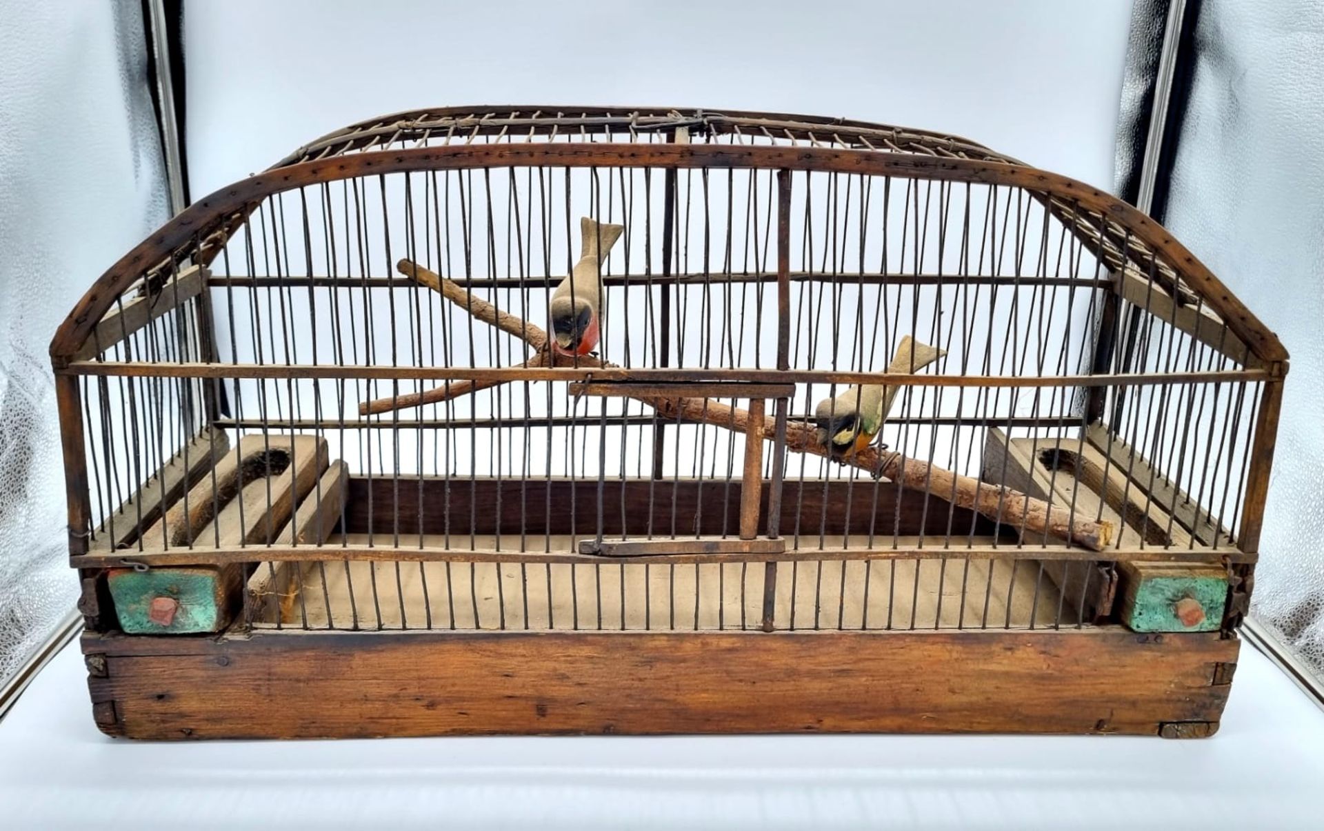 großer Vogelkäfig mit Holzvögel,in Art der Viechtauer Vögel, 19.Jhd,, Holz, Draht,66x22x35 cm,