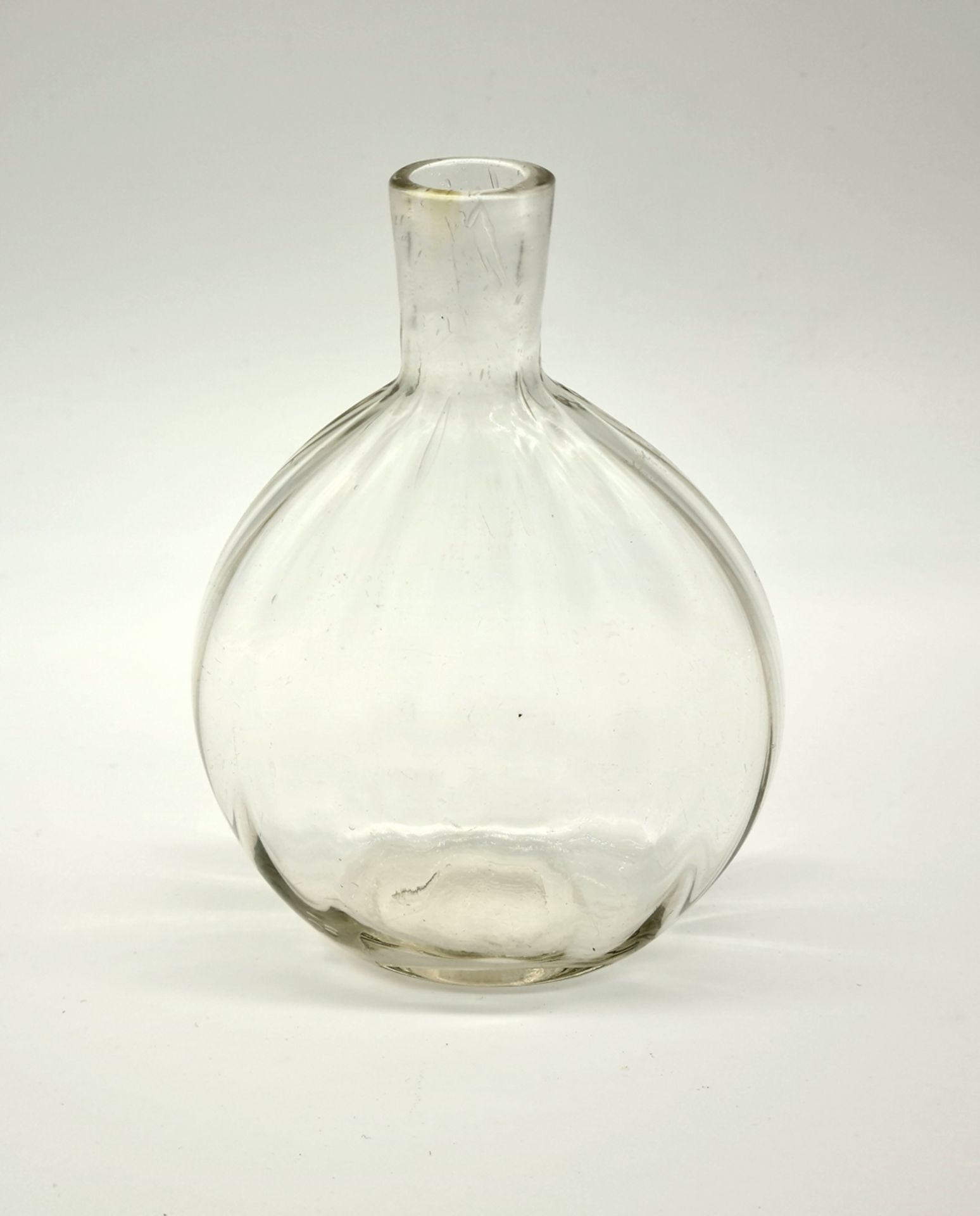 Branntweinflasche,Alpenländisch, 18./19. Jahrhundert ,Glas, Abrissnarbe am Boden; - Bild 3 aus 4