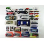 A mixed group of boxed and unboxed diecast cars in various scales and by various manufacturers - G/