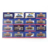A group of mixed BACHMANN OO gauge wagons of various types - VG/E in G/VG boxes (16)
