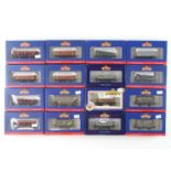 A group of mixed BACHMANN OO gauge wagons of various types - VG/E in VG boxes (16)