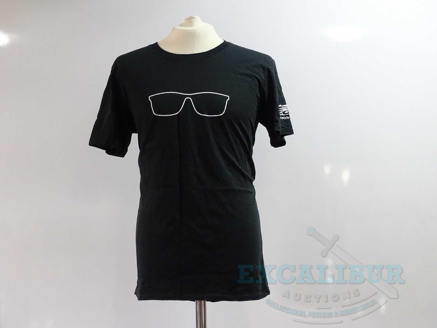 A group of three crew clothing items comprising MEN IN BLACK (1997) black short sleeved 'Neuralyze - Image 5 of 6