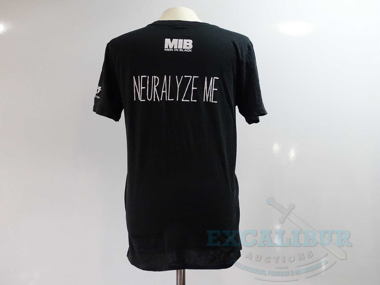 A group of three crew clothing items comprising MEN IN BLACK (1997) black short sleeved 'Neuralyze - Image 6 of 6