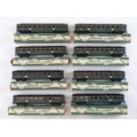 A group of HO gauge HORNBY ACHO French Outline passenger coaches in original boxes - G/VG in F/G