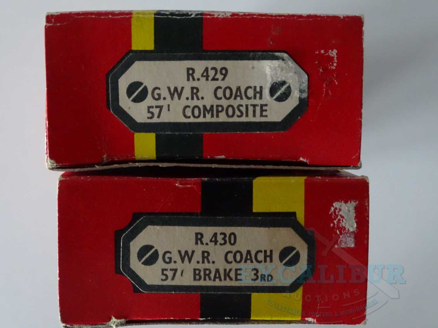 A quantity of OO gauge passenger coaches by HORNBY, MAINLINE, TRI-ANG etc. all in GWR livery - G/ - Image 2 of 2