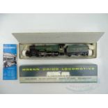 A WRENN OO gauge W2222 Castle Class steam locomotive Devizes Castle in GWR green - VG in G/VG box