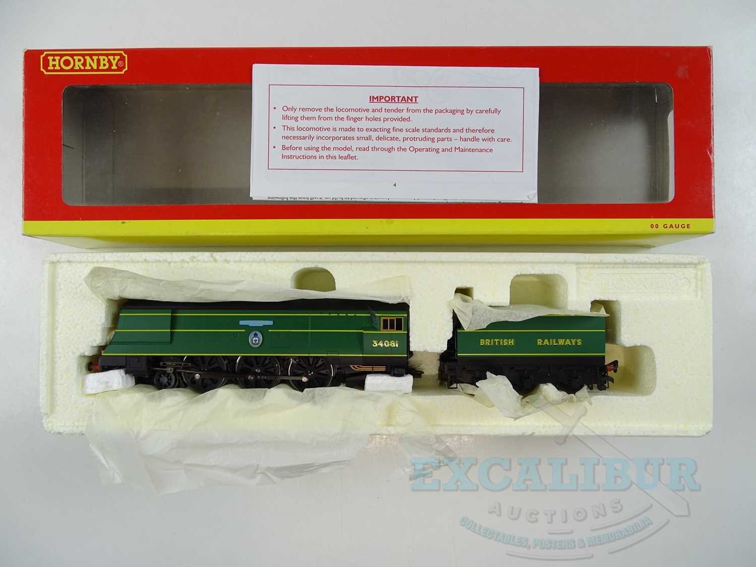 A HORNBY OO gauge R2220 Battle of Britain Class steam loco '92 Squadron' in BR malachite green - Image 2 of 3