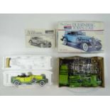 A FRANKLIN MINT diecast 1:24 scale Duesenberg Town Car (a/f) together with an unbuilt 1:24 scale