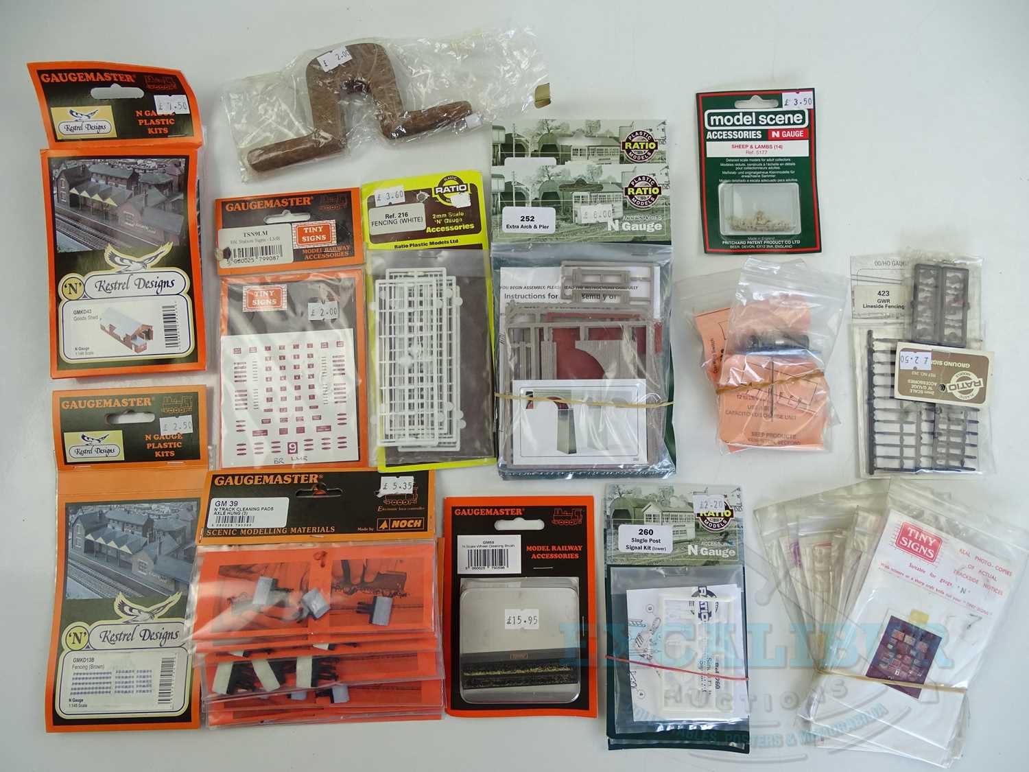 A group of N gauge accessories mostly in original packets - G/VG in F/G packets (Q)