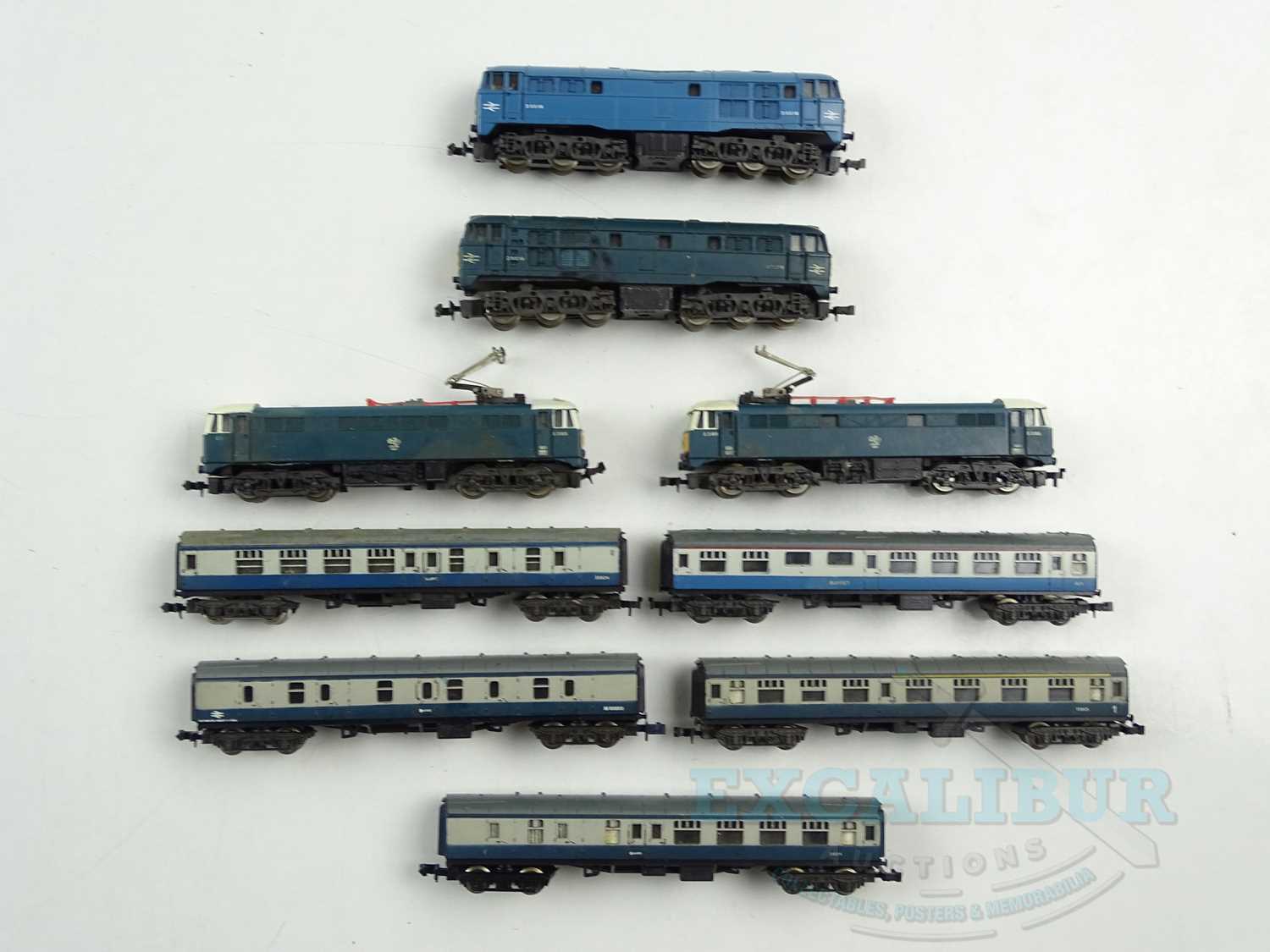 A group of unboxed N gauge British outline locomotives and coaches by LIMA all in BR blue/grey - G - Image 2 of 2