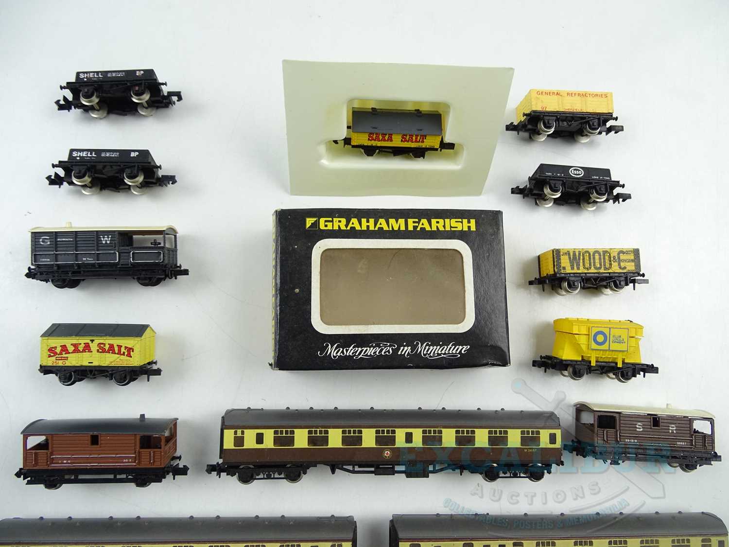 A group of GRAHAM FARISH N gauge wagons and coaches - G/VG in G box where boxed (20) - Image 3 of 3