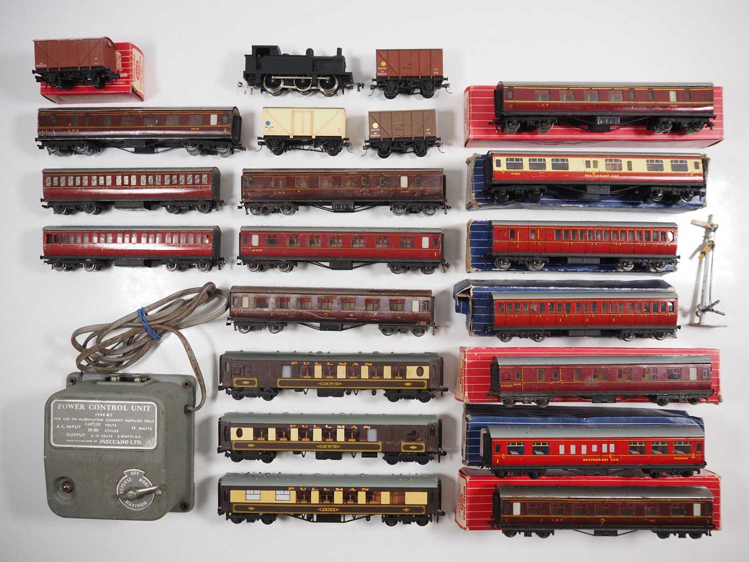 A group of HORNBY DUBLO OO gauge rolling stock, locomotive and accessories - F/G in F/G boxes