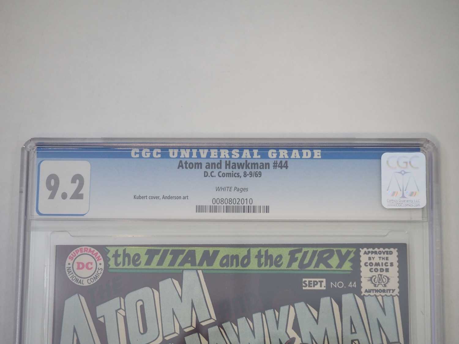 ATOM AND HAWKMAN #44 (1969 - DC) - GRADED 9.2 (NM-) by CGC - Hawkman's battle with the Gentleman - Image 3 of 3