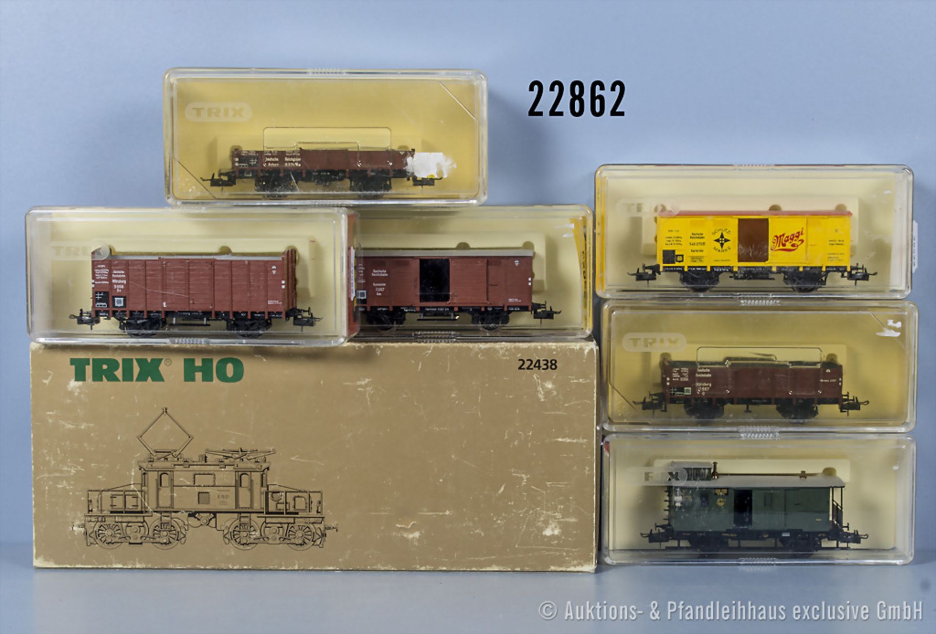 Trix International H0 Güterzug, dabei 22438 E-Lok der DB, BN E 7021, 2 Hochbordwagen, 2 ...