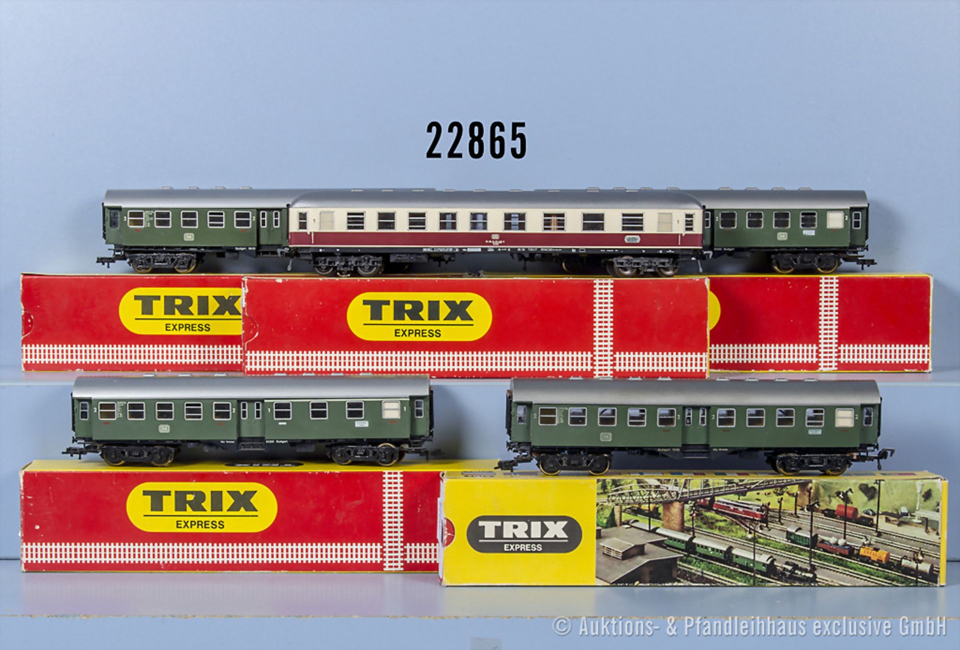 5 Trix International H0 Wagen, dabei 4 Umbauwagen und 1 TEE-Personenwagen, Zustand 1-2, ...