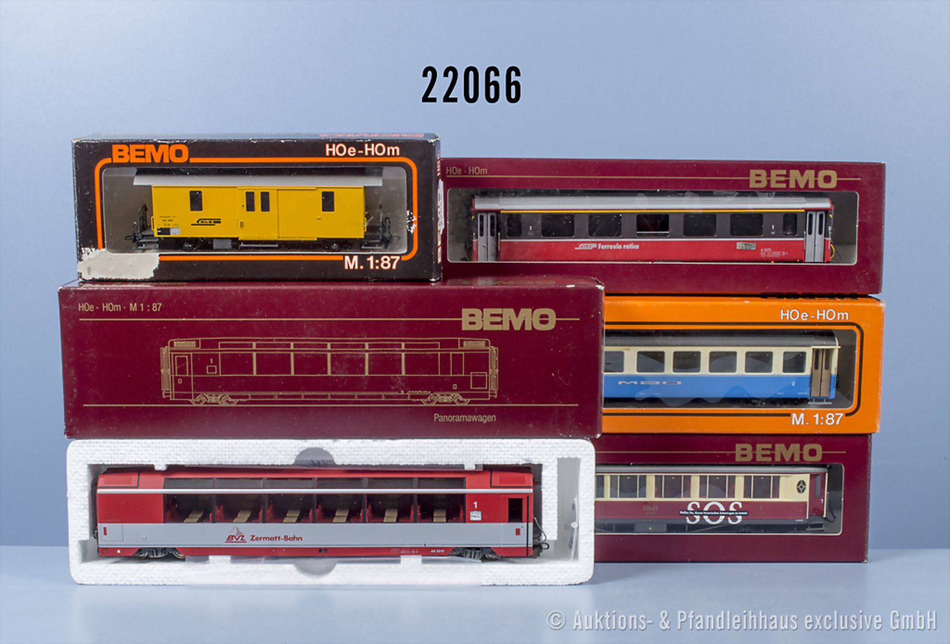 5 Bemo H0e Wagen, dabei 2 D-Zug Personenwagen, 1 Panoramawagen, 1 Salonwagen und 1 ...