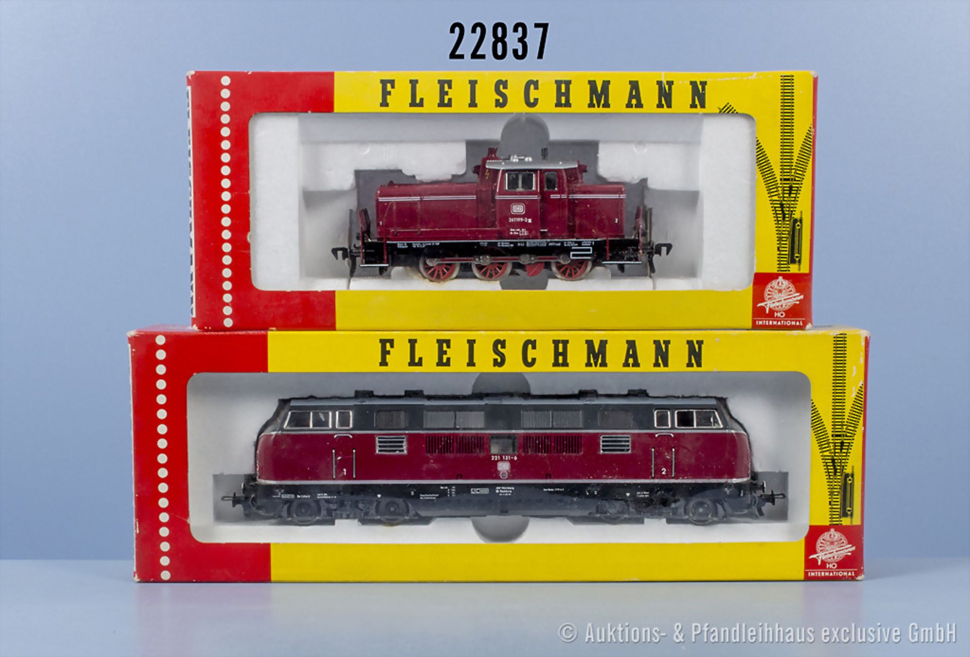 2 Fleischmann H0 Lokomotiven, dabei 4225 Diesellok der DB, BN 261 199-3 und 4235 ...