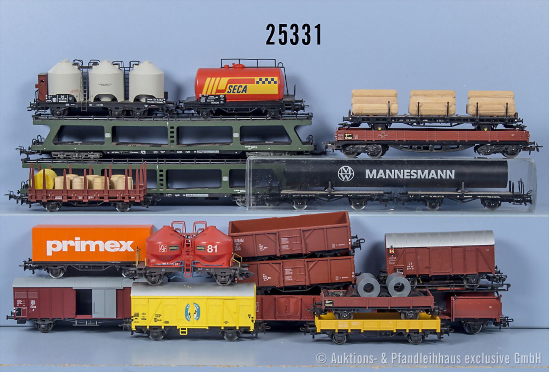 19 Märklin H0 Güterwagen, dabei 3 Autotransportwagen, 3 Hochbordwagen, 2 gedeckte ...