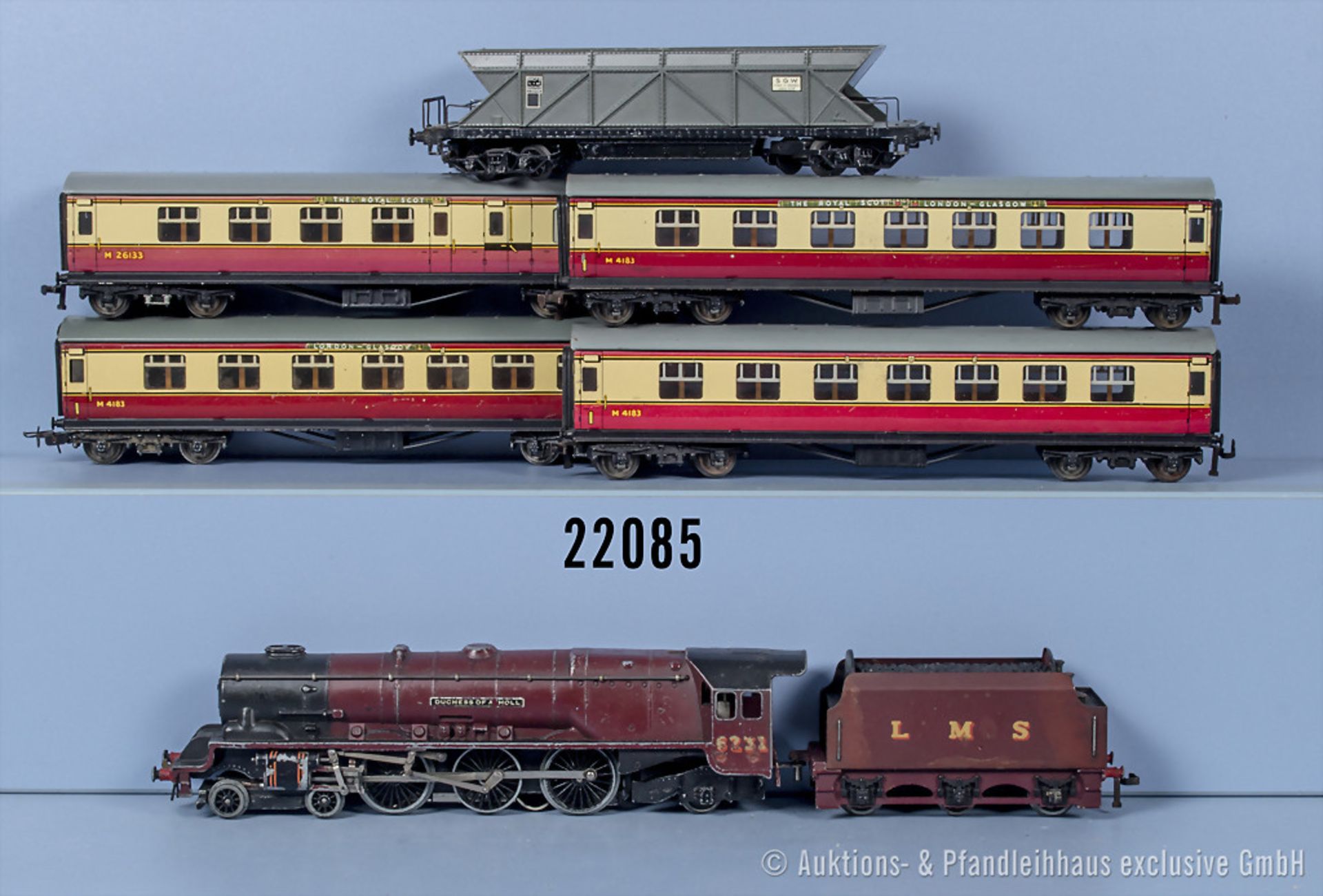 Hornby H0 D-Zug, dabei Schlepptenderlok Duchess of Atholl der LMS, BN 6231, 4 ...