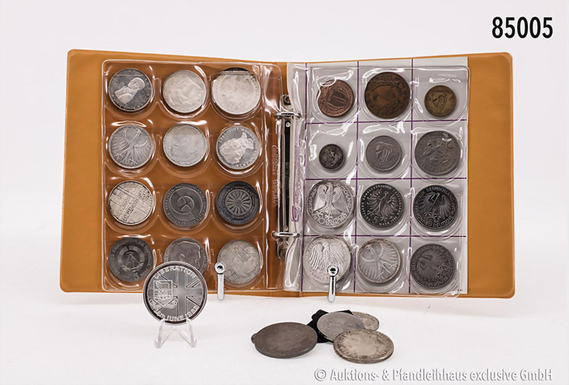 Kleiner Sammler-Nachlass, bestehend aus einem kleinen Münzalbum, darin 24 Münzen, u. a. ...