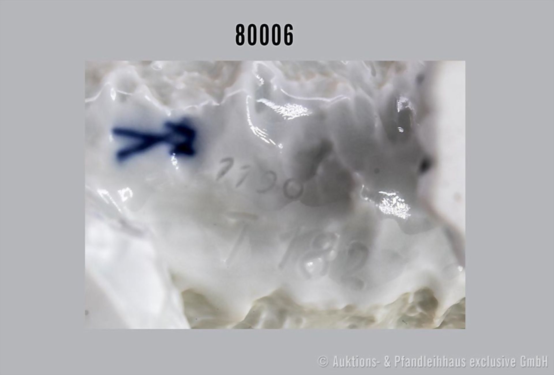 Porzellan Eisbär, Meissen, 1. Wahl, Modell-Nr. T 182, Nr. 1130, H ca. 10 cm, L ca. 21 ... - Bild 2 aus 3