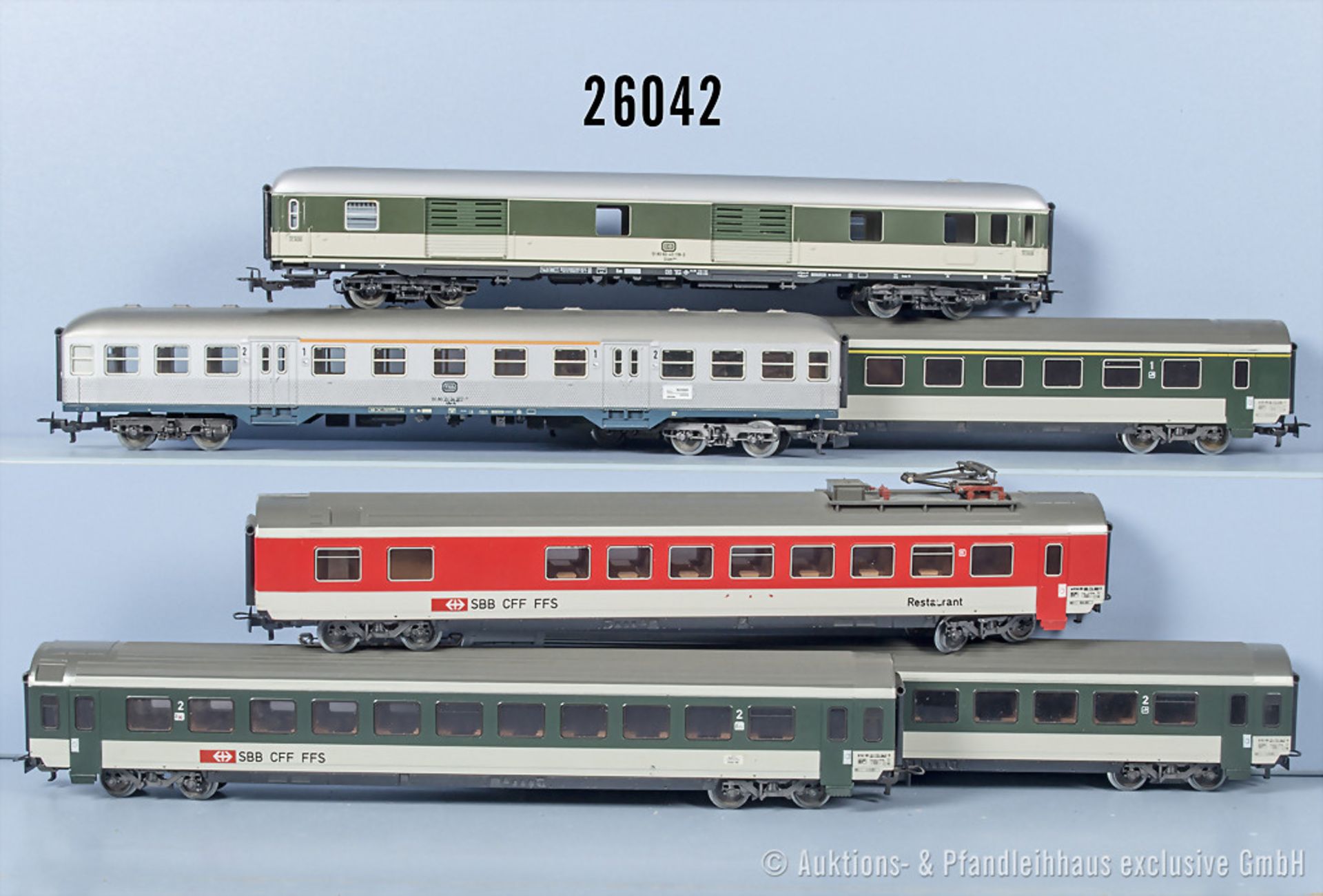 6 Märklin H0 D-Zug Wagen, dabei 3 Personenwagen, 1 Speisewagen, 1 Gepäckwagen und 1 ...