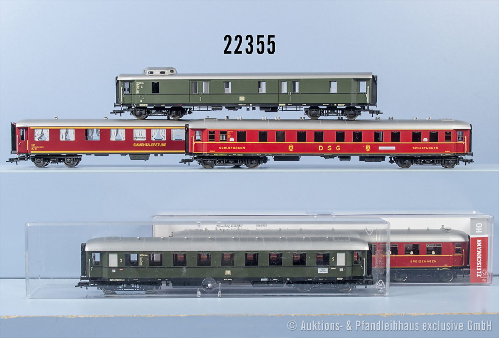 5 Fleischmann H0 D-Zug Wagen, dabei 2 Personenwagen, 1 Speisewagen, 1 Schlafwagen und 1 ...