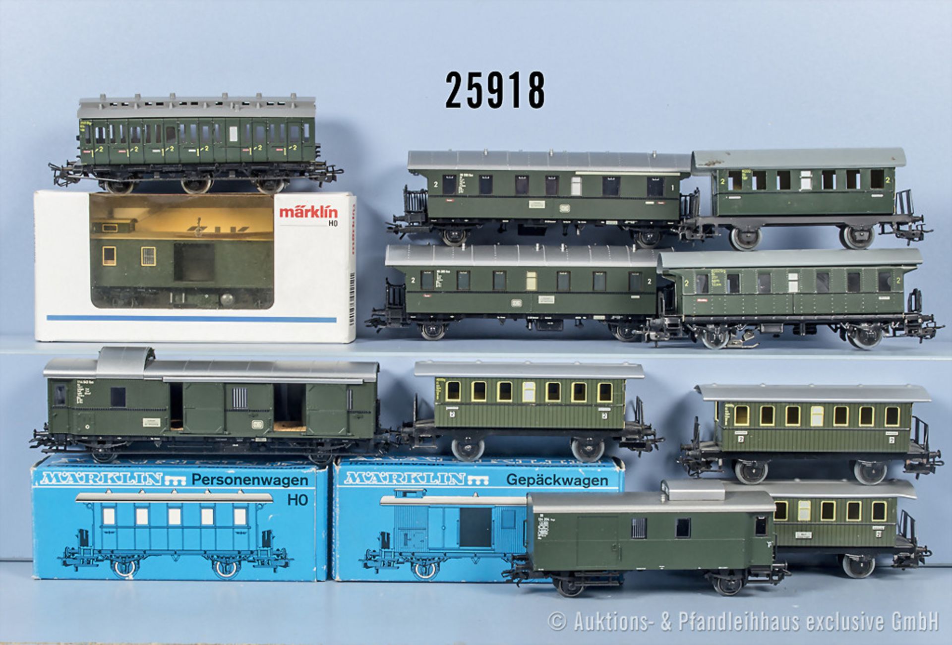 13 Märklin H0 Wagen, dabei 8 Personenwagen, 1 Abtei-Personenwagen und 4 Gepäckwagen, Z ...