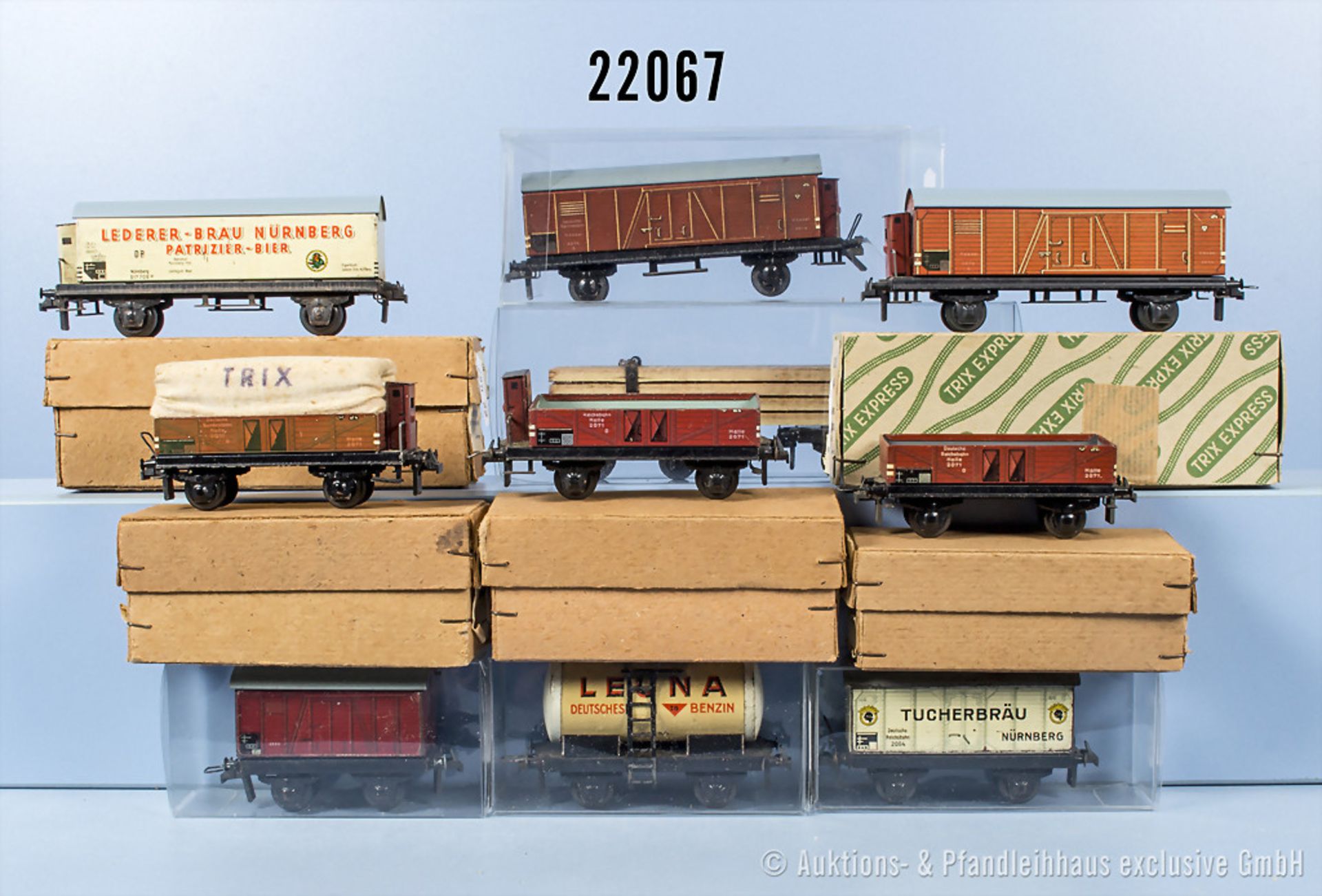 10 Trix Express H0 Blech-Güterwagen, dabei 3 gedeckte Güterwagen, 2 Hochbordwagen, 2 ...